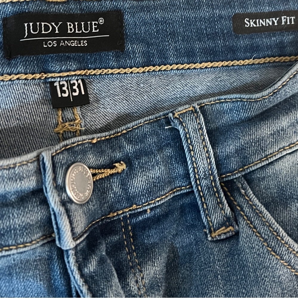 Judy Blue Light Blue Distressed Boyfriend Jeans Skinny fit - Picture 2 of 9
